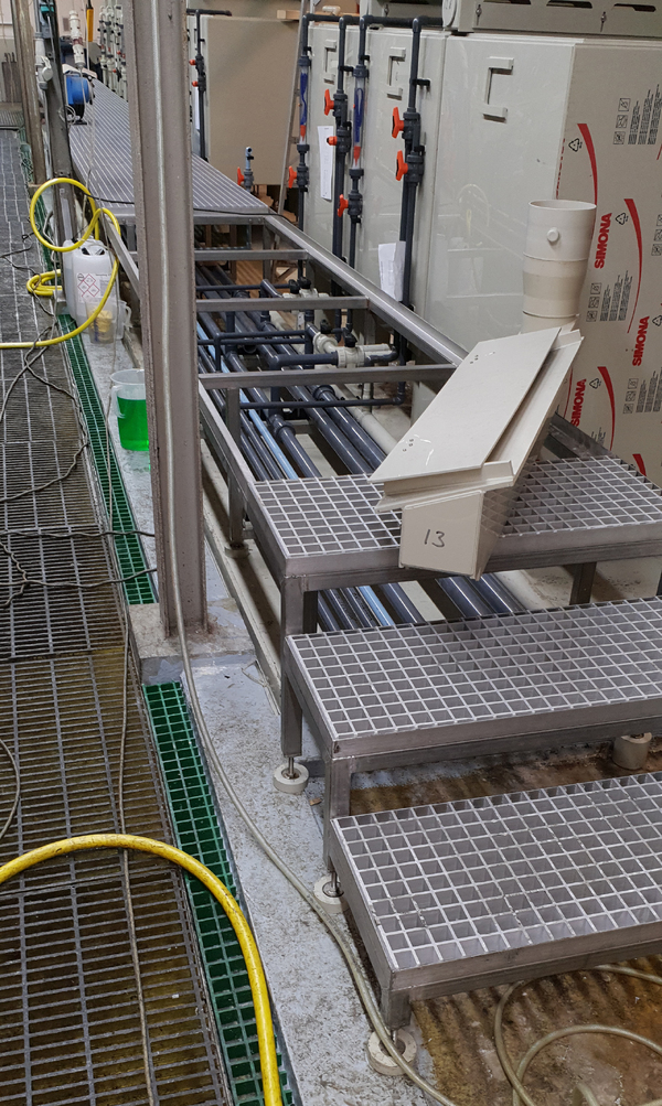 Leidingwerk onder bordes CKB Kunststof Installatiebouw