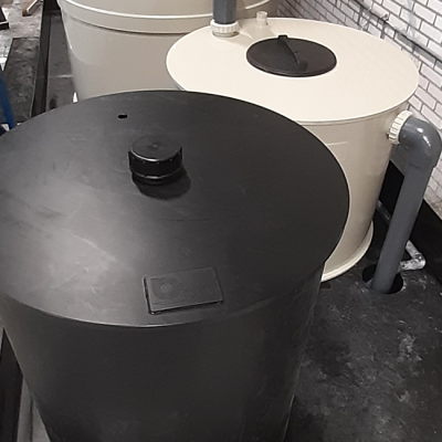 Opslagtanks In Lekbak Ckb Kunststof Installatiebouw